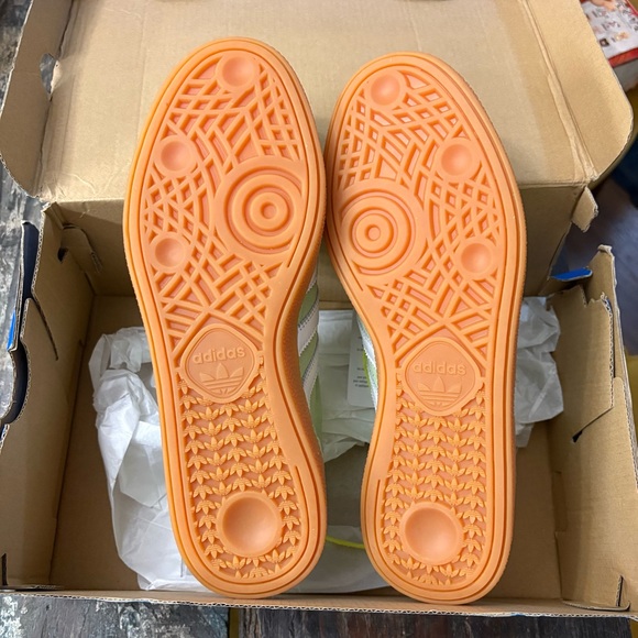 Adidas Handball Spezial Women’s 8 Green Gum Sole New w/ Box - Picture 3 of 6